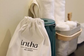 Room - Intha Resort (Pak Tho)