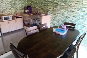 Interior - Cow B Homestay Semporna (Semporna)