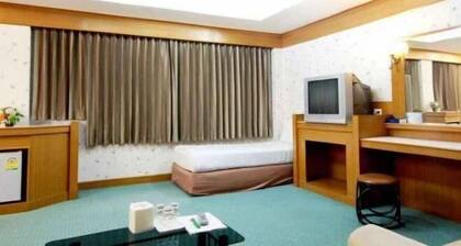 River Hotel The Budget