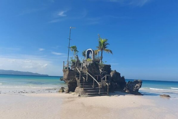 Beach - Spacious 2BR Boracay Luxury Condo (Boracay Island)