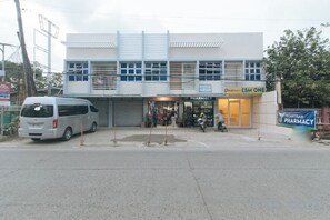 Unclassified image, 2 of 21, button - RedDoorz @ EBM One Building (Pavia)