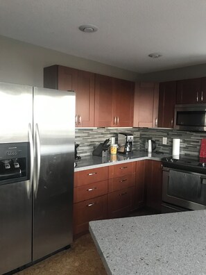 Mikrowelle, Ofen, Herdplatte, Geschirrspüler