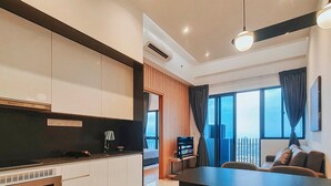 Suite Standar, 1 kamar tidur, Bebas Asap Rokok, balkon | Area keluarga