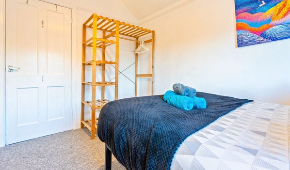 4 bedrooms, desk, iron/ironing board, free WiFi