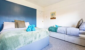 4 bedrooms, desk, iron/ironing board, free WiFi - Large House|FREE Parking|Wood Fire|4 Beds|7 Guest (Bristol)