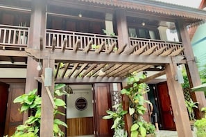 Exterior - Happy Hour Boutique​ Hotel (Luang Prabang)