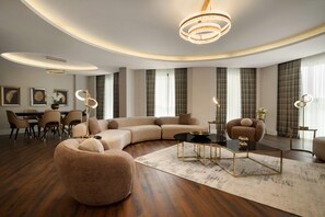 Suite, 1 cama King size, para no fumadores | Ropa de cama de alta calidad y minibar 