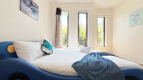 3 bedrooms, desk, iron/ironing board, WiFi