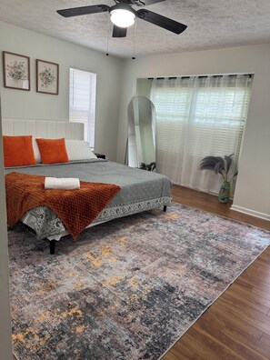 3 bedrooms, desk, iron/ironing board, free WiFi