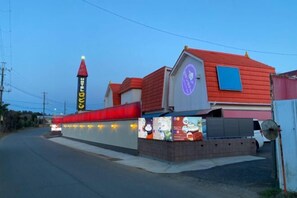 المنشأة من الخارج