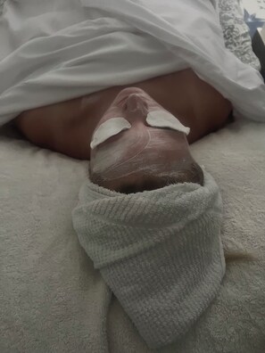 Gesichtsbehandlungen, Massageanwendungen