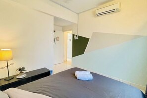 Iron/ironing board - 3Br 8Pax KL City Centre KLCC View Ampang Boulevard Condo (Ampang)