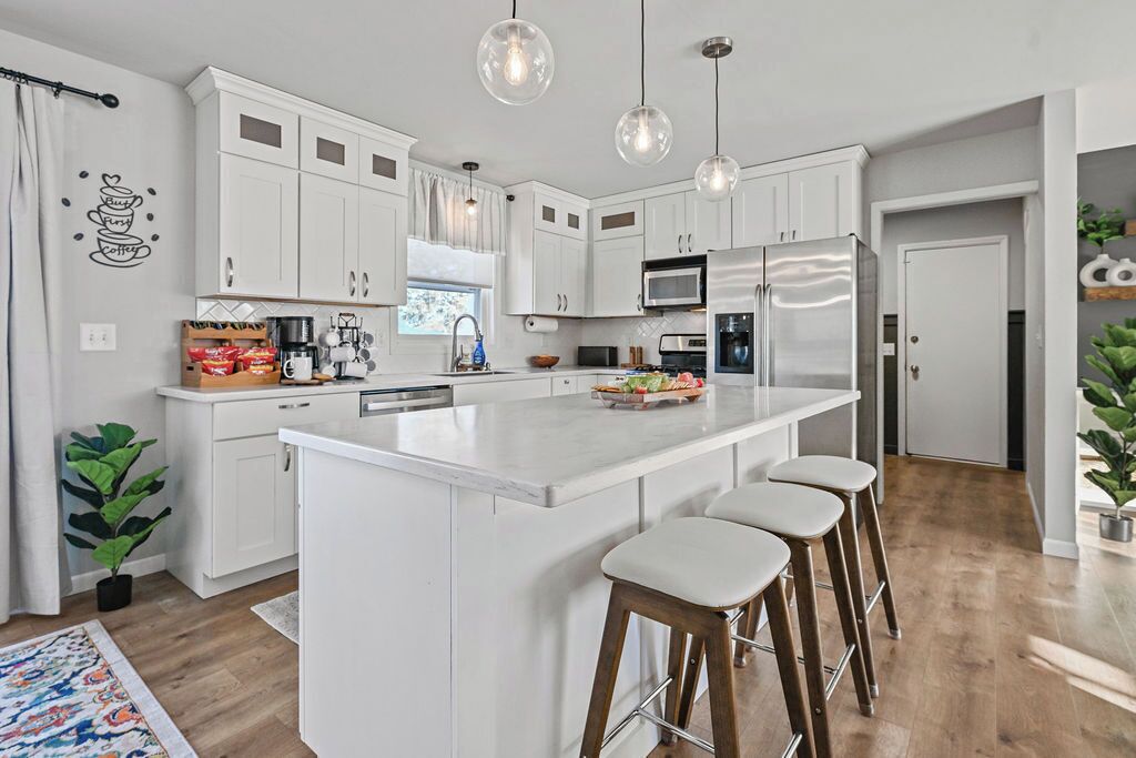 Refrigerador, microondas, horno y parrilla de estufa 