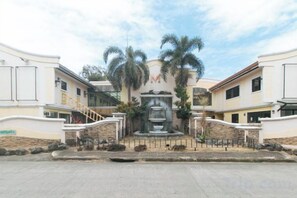Unclassified image, 4 of 9, button - RedDoorz @ Moss Hotel Dasmarinas (Dasmarinas)