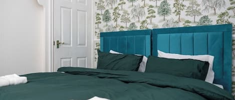 4 habitaciones, tabla de planchar con plancha, wifi y ropa de cama