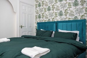 4 habitaciones, tabla de planchar con plancha, wifi y ropa de cama 
