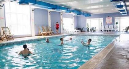 2 Bed Caravan - Sleeps 6 - Pets - Parking - Wifi