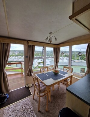 Dining - 2 Bed Caravan - Sleeps 6 - Pets - Pool - Parking (Aberystwyth)