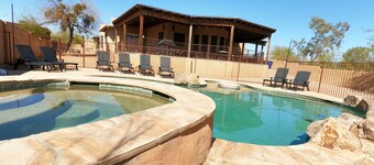 Desert Hills Fun Home! Pool/Spa/6Bedroom/8Bed/Movie Theater Sleeps 15 people