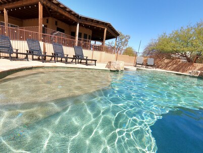Desert Hills Fun Home! Pool/Spa/6Bedroom/8Bed/Movie Theater Sleeps 15 people