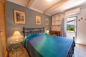 2 bedrooms, travel crib, WiFi