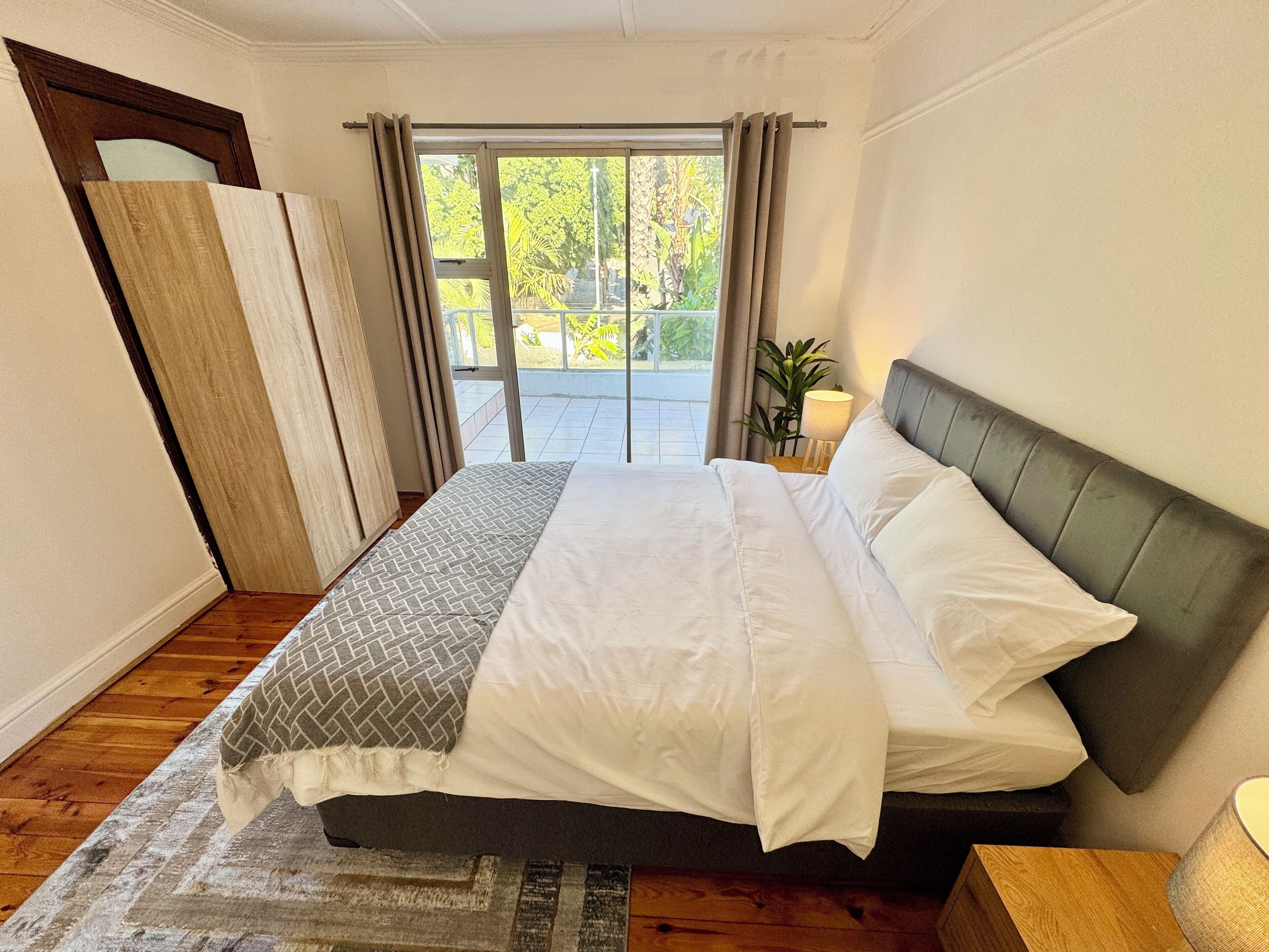 Phòng đôi, phòng tắm dùng chung | Nệm cao su hoạt tính (memory foam), màn/rèm cản sáng 