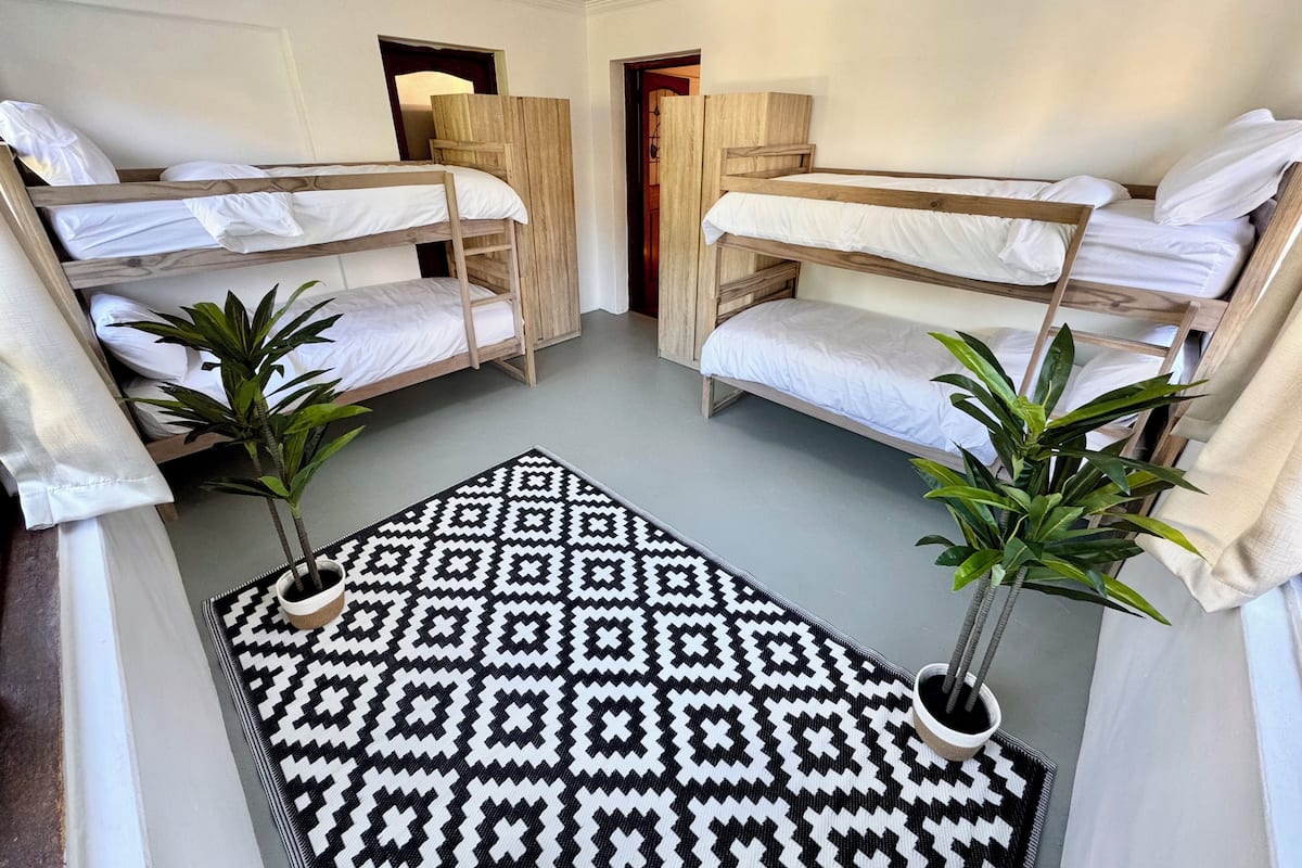 Shared Dormitory, Shared Bathroom | Busa memori, langsir/tirai gelap terus, Wi-fi percuma, cadar katil