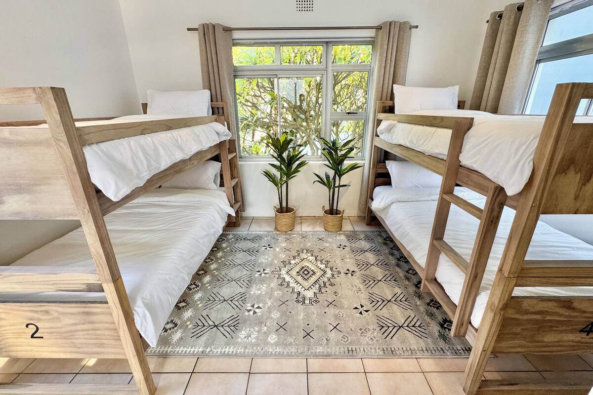 Shared Dormitory, Private Bathroom | Busa memori, langsir/tirai gelap terus, Wi-fi percuma, cadar katil