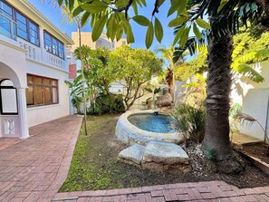 Courtyard - Soul Fam Hostel - LGBTQ Inclusive (Cape Town)