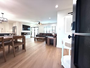 Smart TV y chimenea