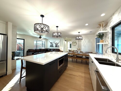 •NEW• 4bd/3ba Luxury Farmhouse + Steam Shower!