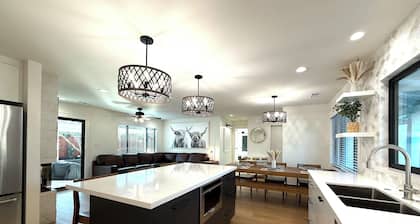 •NEW• 4bd/3ba Luxury Farmhouse + Steam Shower!