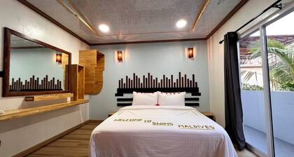 swims maldives
