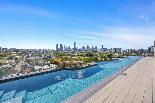 Pool - Luxury Top Floor Apartment with Comfy King Beds, Rooftop Pool & Gym, City Views (East Brisbane)