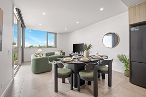 Interior - Free Car Park, Gym, Walk to Gabba, Central (East Brisbane)