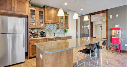 Downtown Condo with Incredible Mountain Views