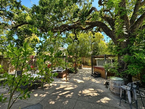 Outdoor Sonoma Escape with Hot Tub and Large Yard