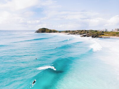 Stay at Pipis Villa 1 – Coastal Luxury Just a 2-Minute Walk to Cabarita Beach