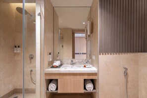 Signature | Salle de bain | Douche, chaussons, serviettes fournies, savon