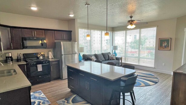 Private kitchen - Luxury Condo in the Best Part of Downtown (Salt Lake City)