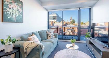 Modern 2BR Apartment with Smart TV and Views