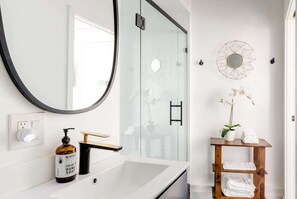 Shower, hair dryer - Sleek Luxury Studio with Patio, LAX & Beach Access (Los Angeles)