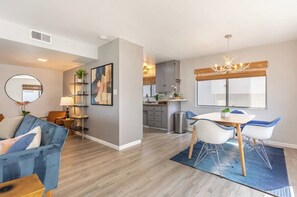 Interior - 3BR Townhouse in Prime Manhattan Beach Location (Manhattan Beach)