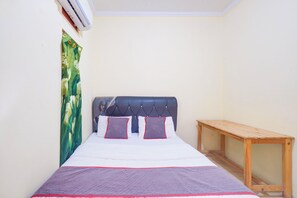 Premium bedding, free WiFi, bed sheets - Hotel O Tangerang Near Indomilk Arena Stadium Formerly Sultan Residence (Curug)