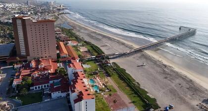 3-bedroom house in Playas de Rosarito with AC, WiFi 3 min walk to Papas&Beer