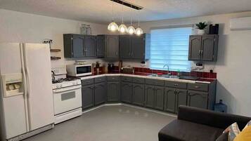 Micro-ondas, fogão, liquidificador