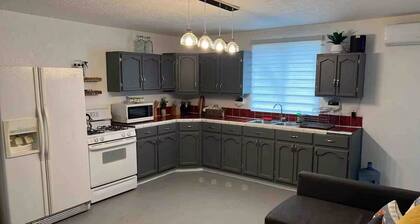 3-bedroom house in Playas de Rosarito with AC, WiFi 3 min walk to Papas&Beer