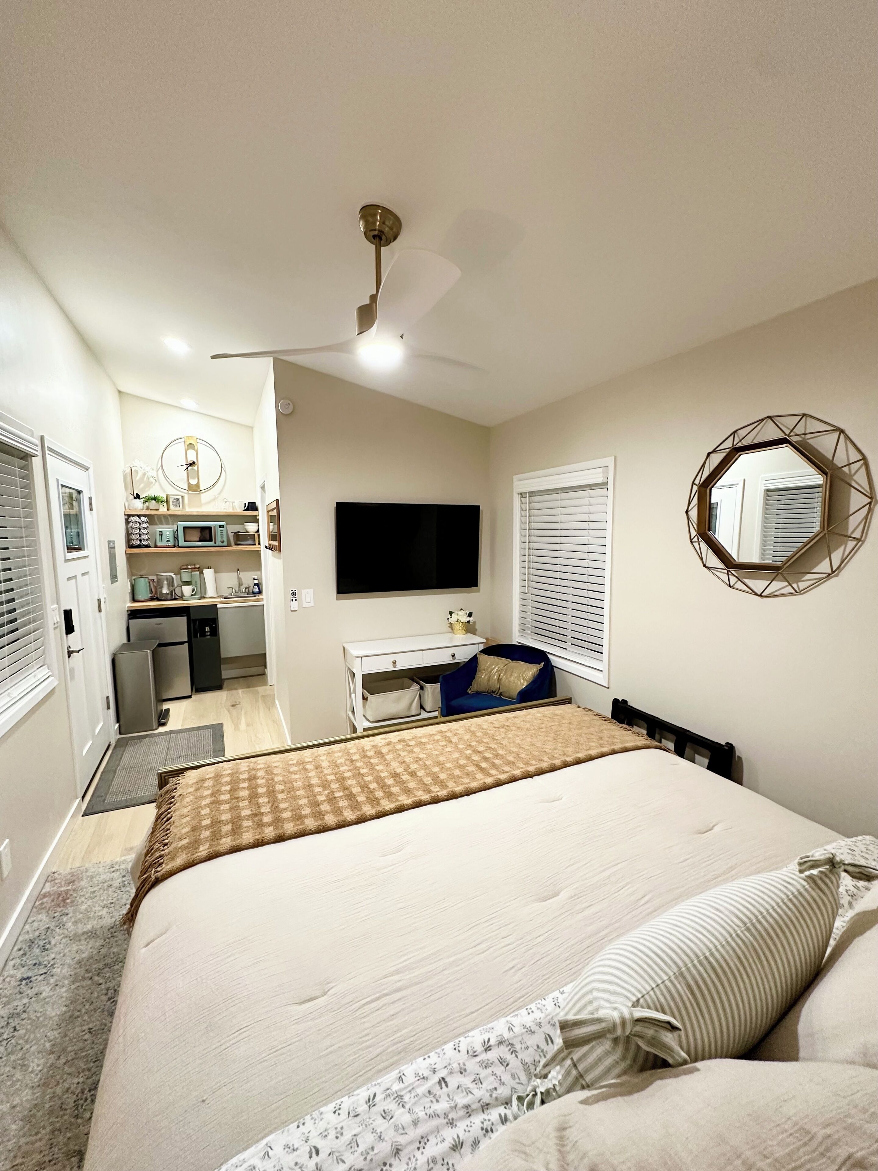 1 bedroom, in-room safe, iron/ironing board, WiFi (free)