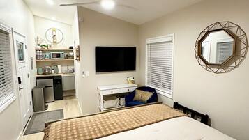 1 bedroom, in-room safe, iron/ironing board, WiFi (free)