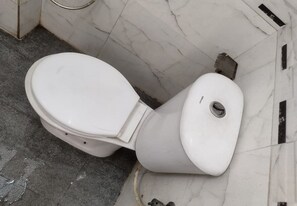 Deluxe Room | Bathroom